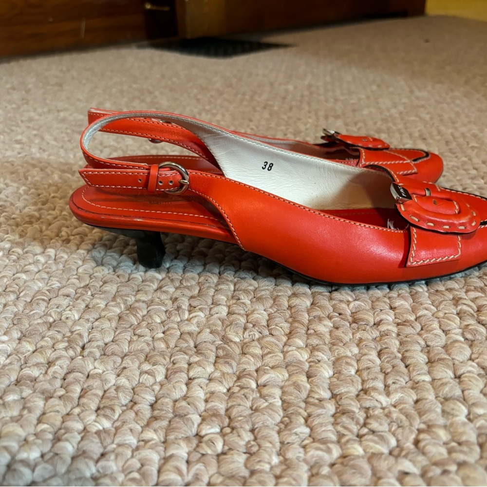 Tod’s Sling-Back Kitten Heels Size 8 38 Shoe with Buckle - Picture 2 of 9